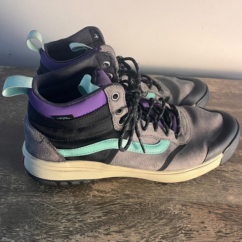 Vans ultra range hi ski sneakers Gray and Teal size men’s 11.5